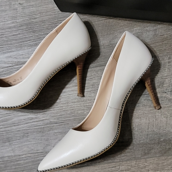 Coach pumps size 9.5 - Picture 3 of 4